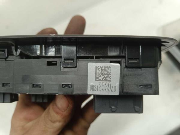 BOUTON LEVE VITRE PEUGEOT 2008 2013-2017 - Vue 3